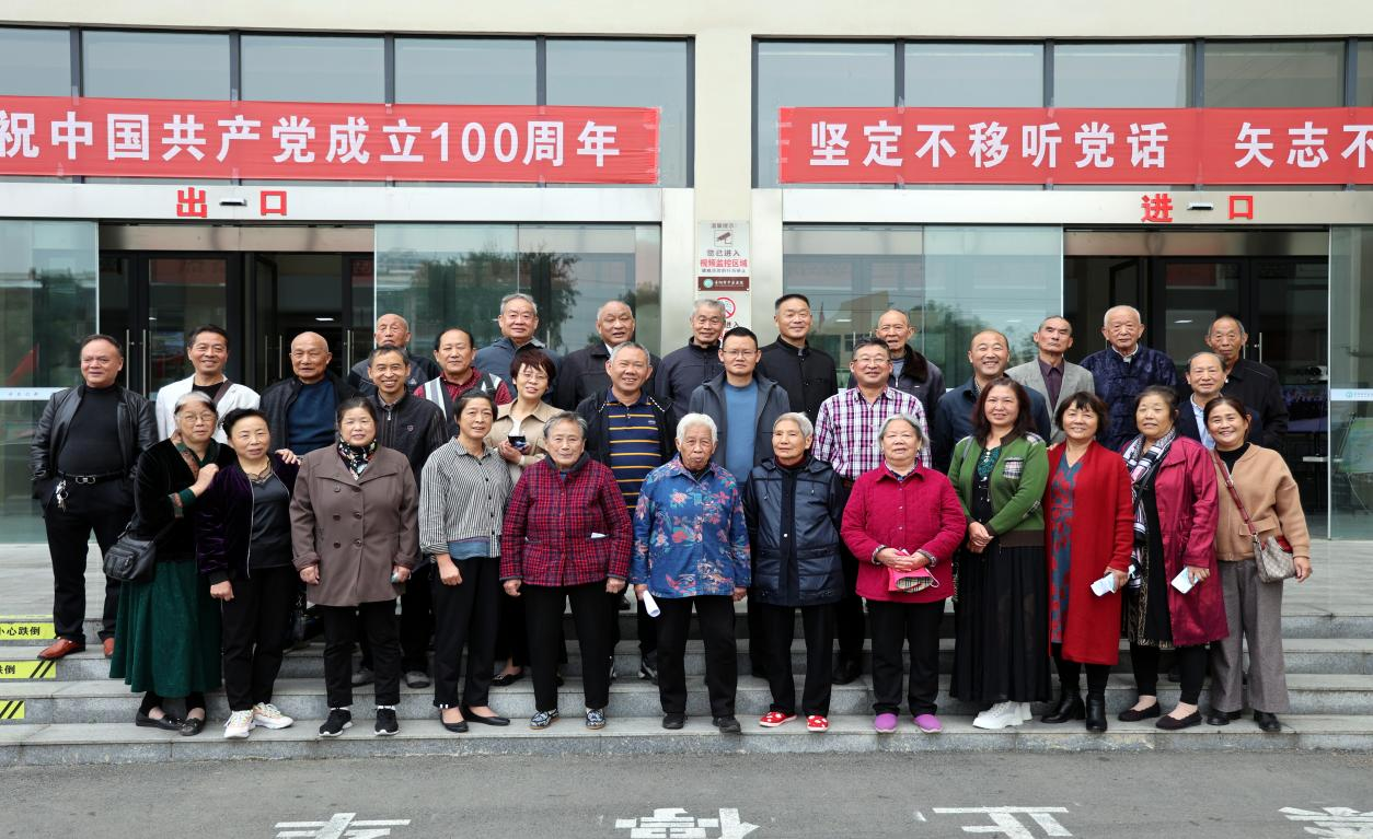金秋重阳时 尊老爱亲行